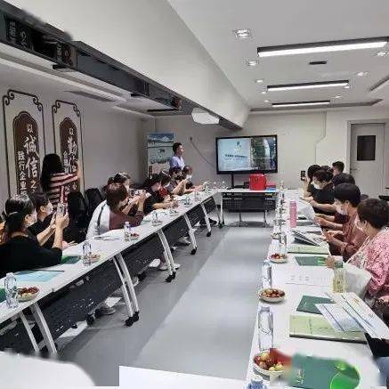 向阳同期声 第586期 ┃ 家校合力严把配餐质量关 共守食品安全线 第二中心小学及家长代表考察配餐公司 征求意见 家长陪餐